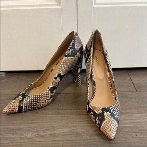 Aldo Women's Black and Tan Snakeskin Python Heels Closed toed pumps - 8